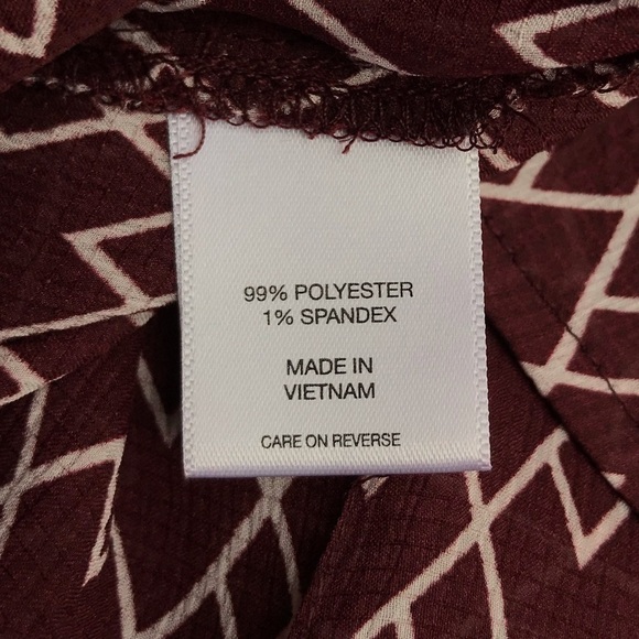 NEW YORK AND COMPANY MAROON & WHITE SLEEVELESS TOP - Picture 7 of 8